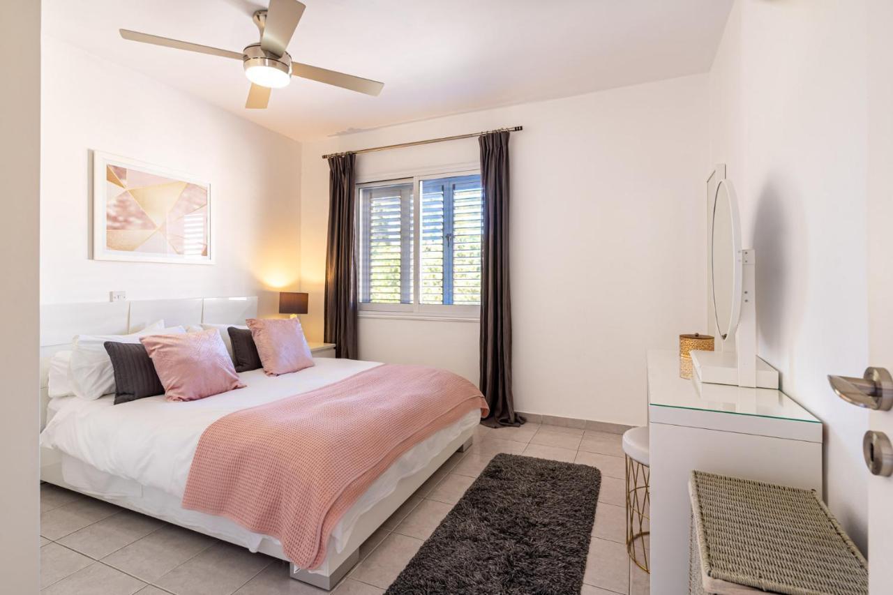 Summer Breeze Holiday Apartment With Pool Paphos Exteriör bild