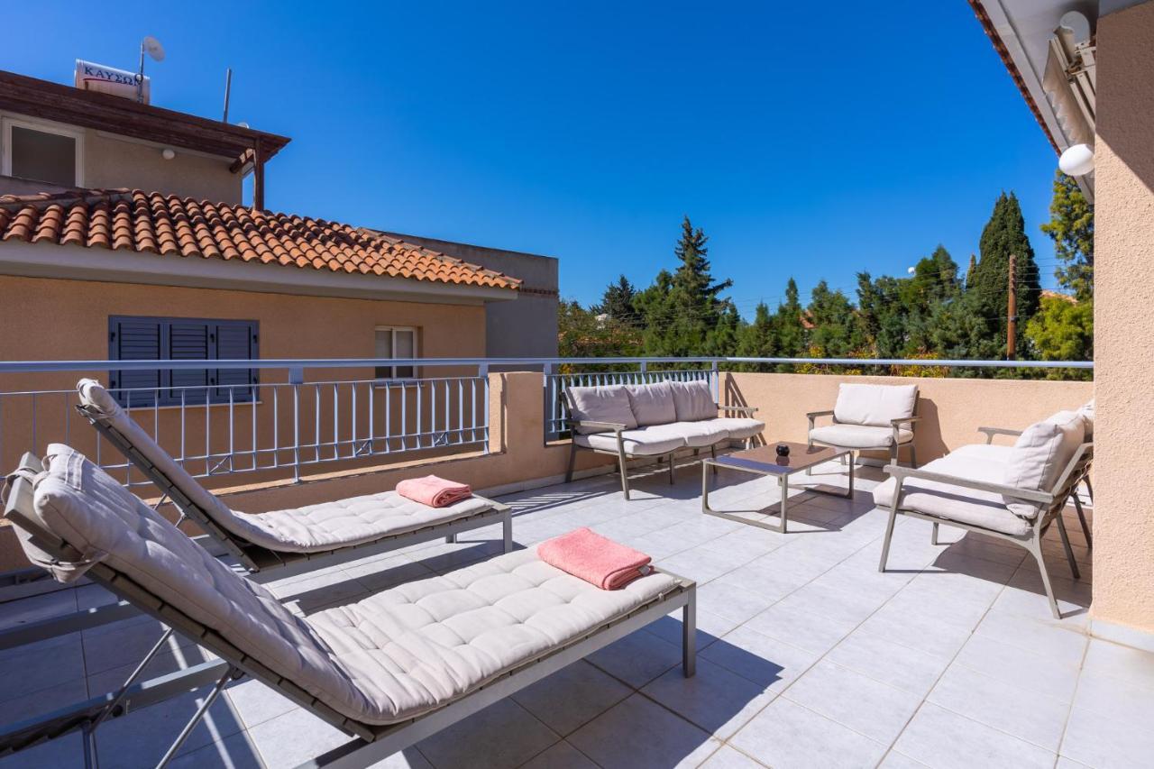 Summer Breeze Holiday Apartment With Pool Paphos Exteriör bild