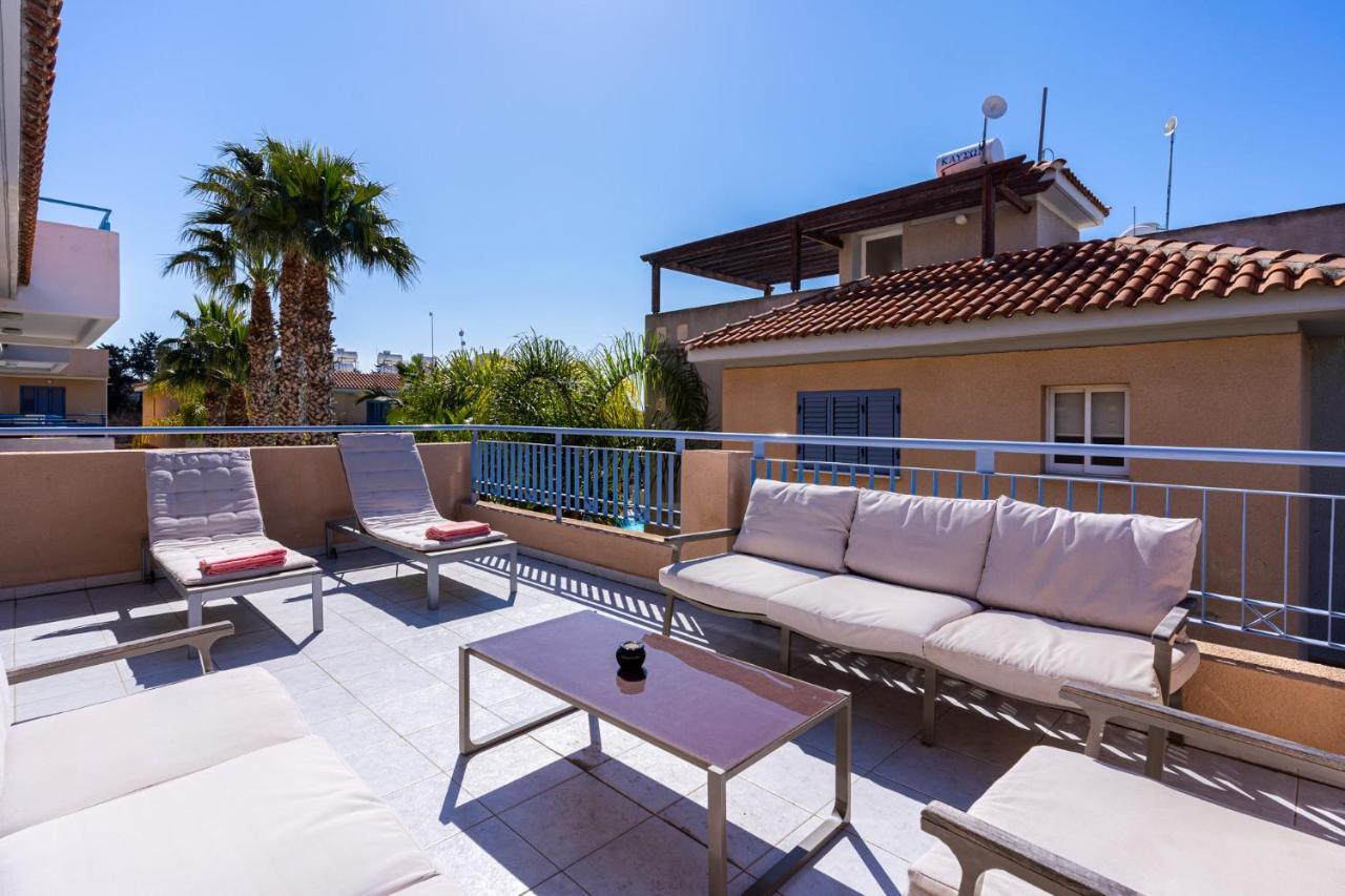 Summer Breeze Holiday Apartment With Pool Paphos Exteriör bild